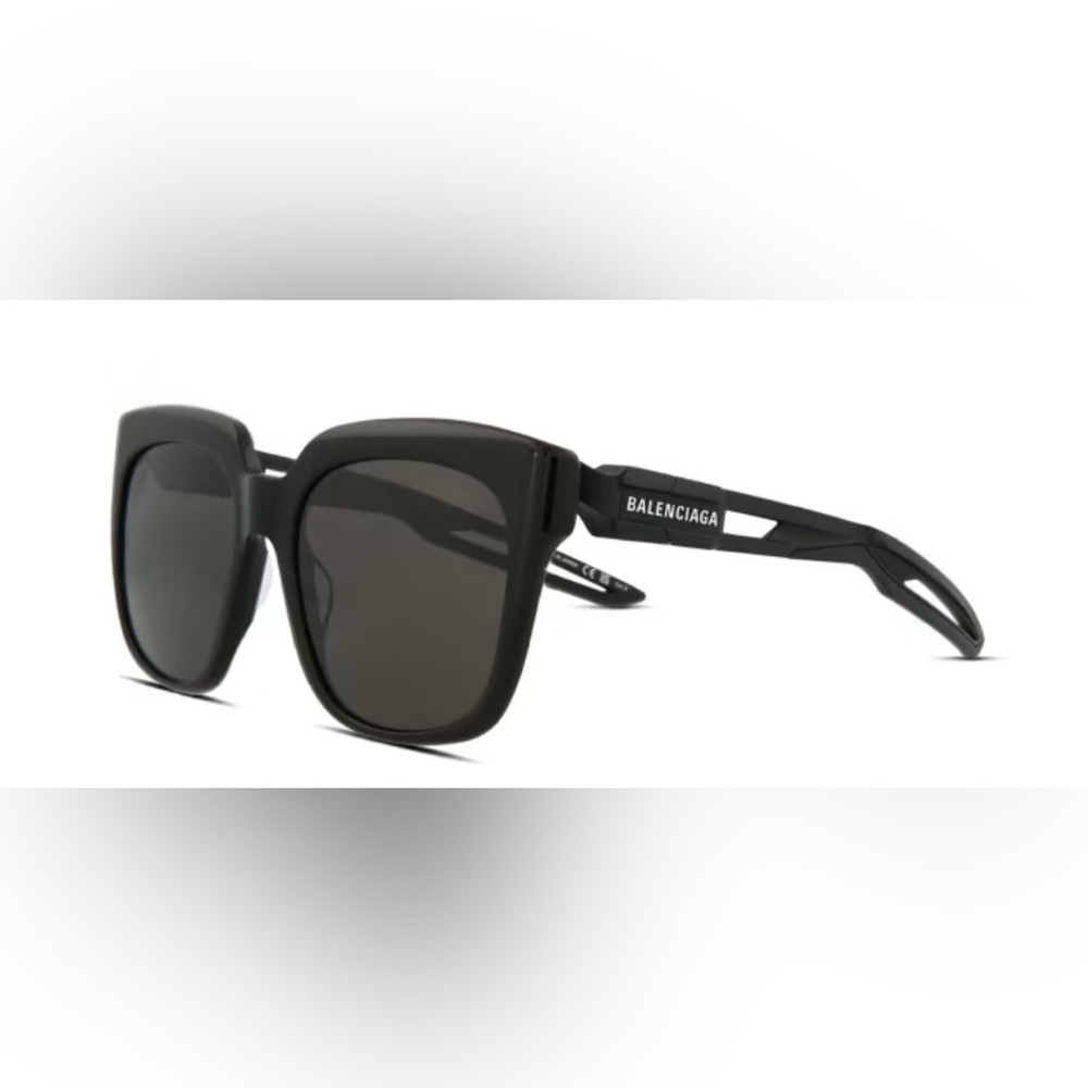 BALENCIAGA